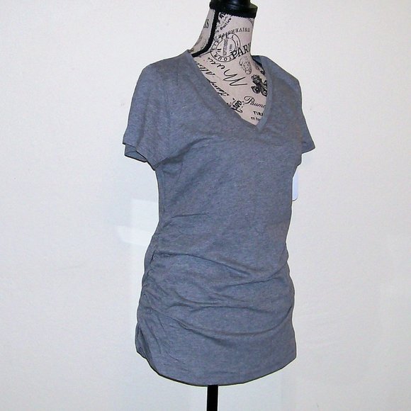 NWT V-Neck Maternity Tee - Picture 5 of 5